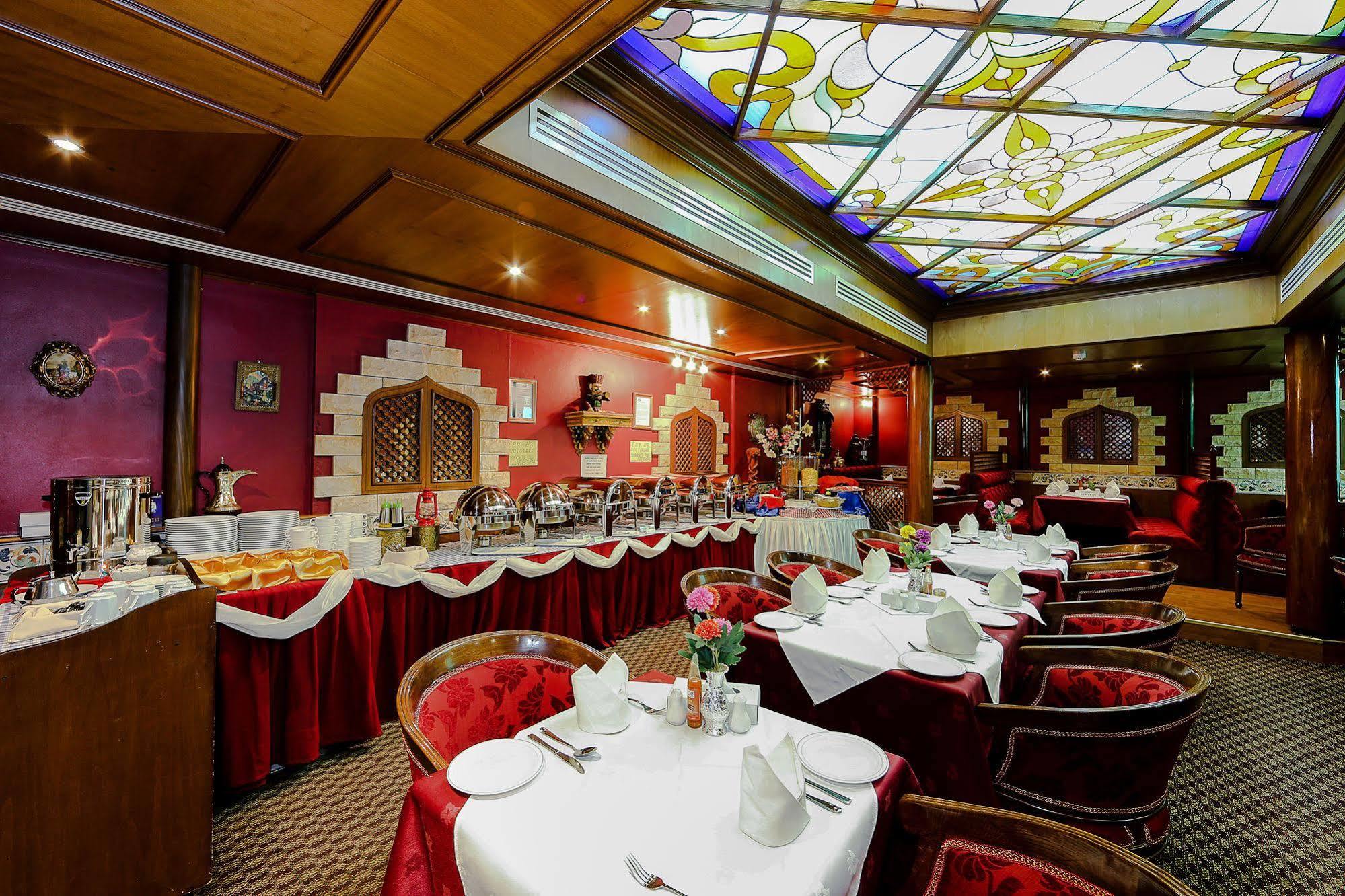 Jonrad Hotel Dubaj Kültér fotó